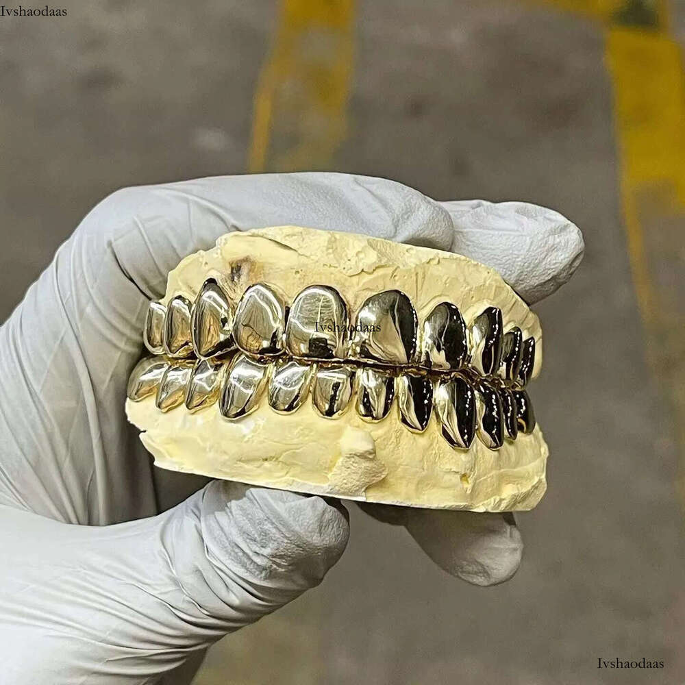 2025 New Unisize Wholesale Mens Hip Hop Gold Teeth Sier Top & Bottom Iced Out Grillz Dental Moissanite Grill