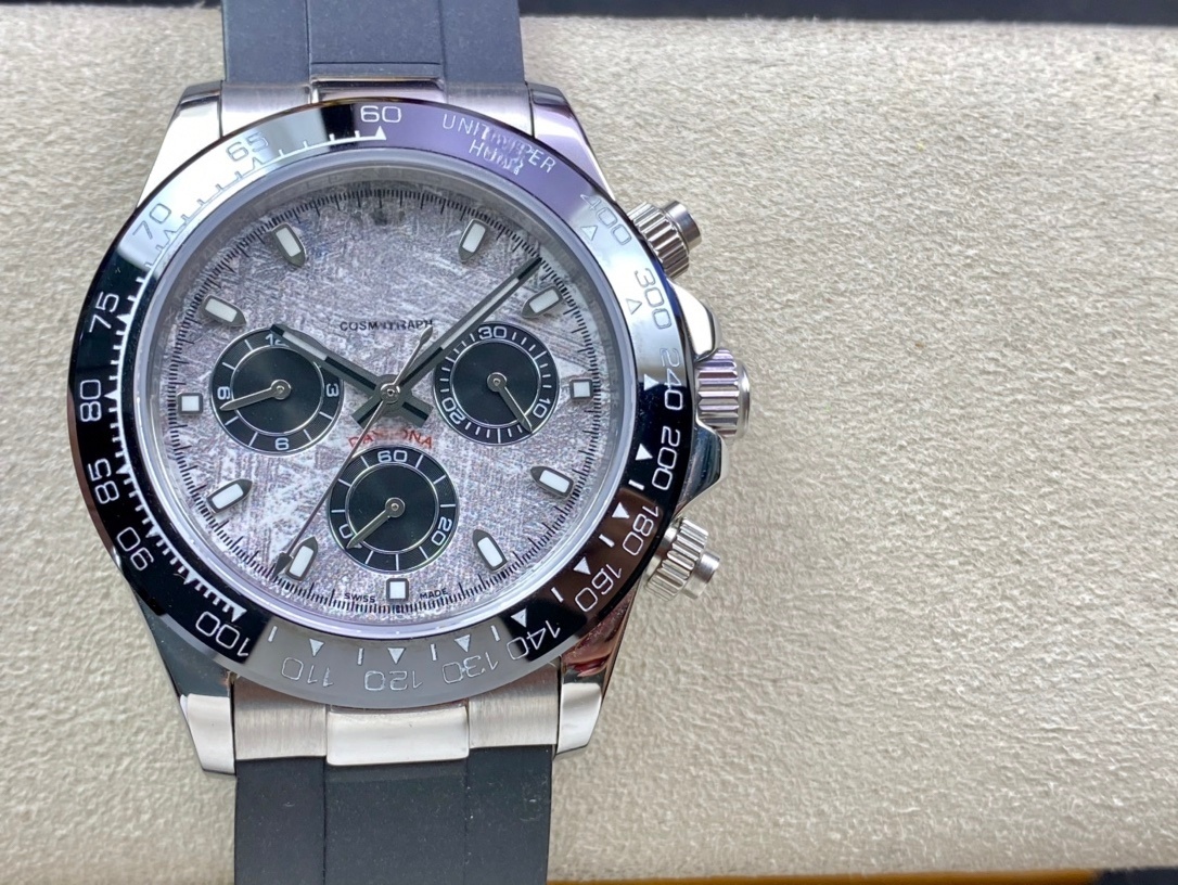 Men's luxury watches, women's designer watches, weekly calendars, new well-known brand watchesThere is a box.