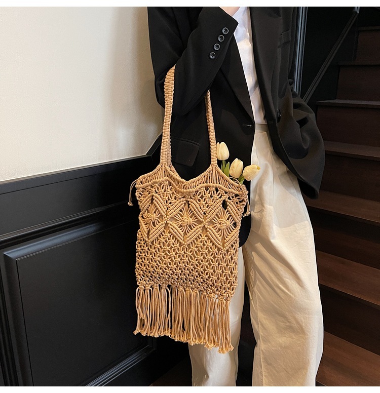 Women's woven casual tassel bag, large capacity, autumn and winter new design, hollow out luxury bag, niche fashion style designer bag