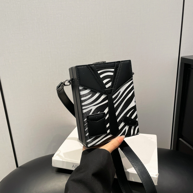 European and American fashion splicing style small square bag autumn and winter new snake skin texture luxury bag women's retro handbag designer 