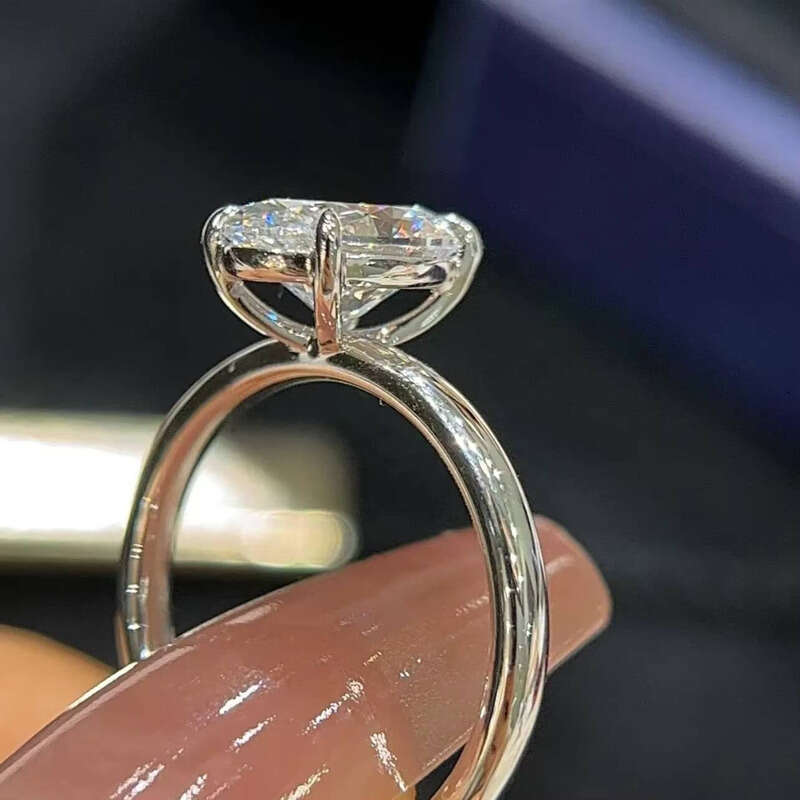 Oval Cut 2.00ct D-VVS1 Silicon Stone Interlocking Split Shank Diamond Ring