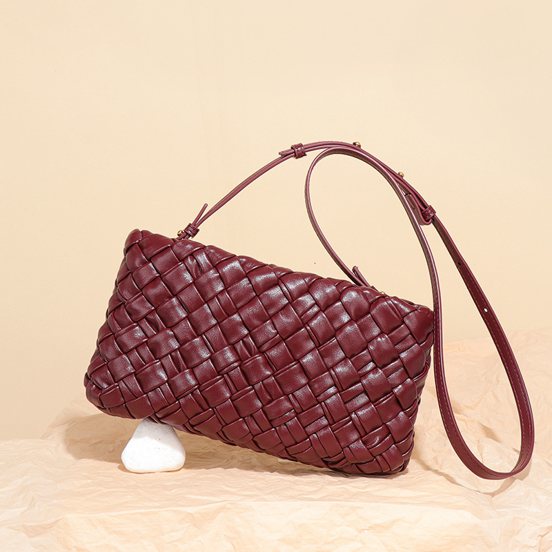 Classic New Woven for Women French Underarm Fashionable and Stylish Single Shoulder Crossbody Horizontal Small Square Phone Bag