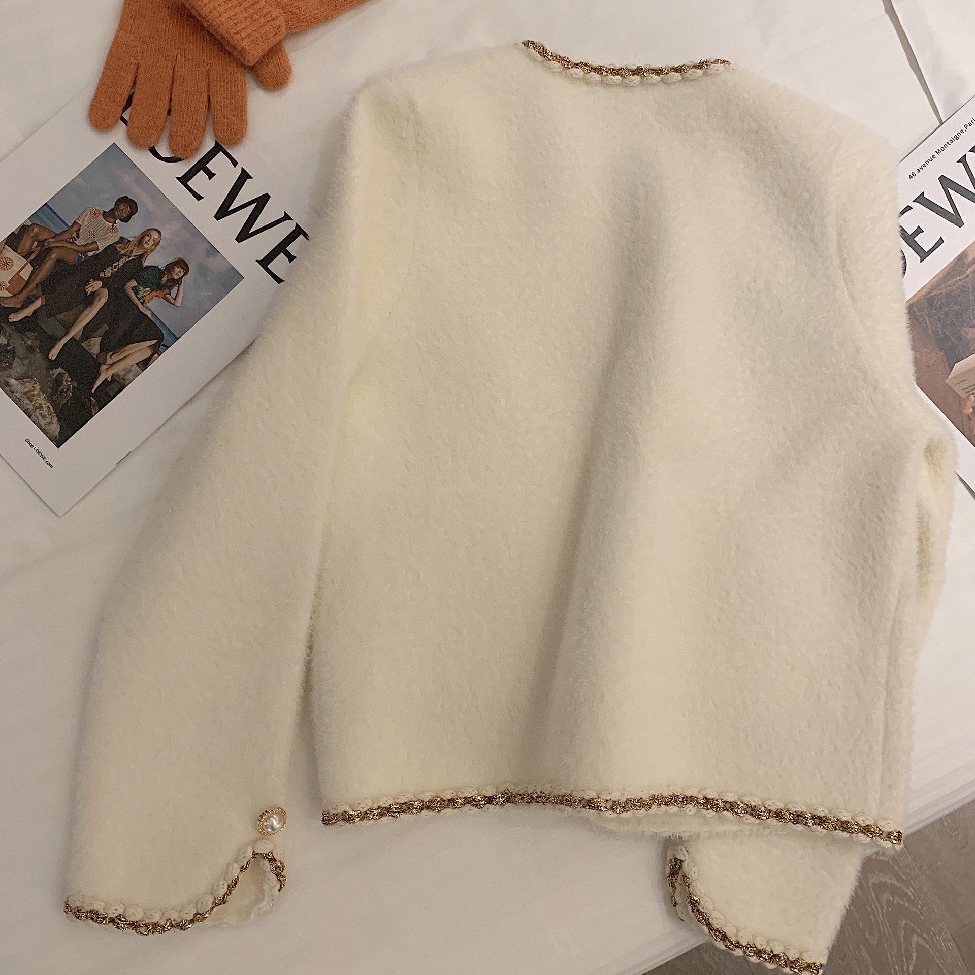 2025 Autumn/Winter Women's Short Coat with Pearl Button Coarse Hair, Women's Short Coat, Designer Retro Autumn/Winter New Style, Light Luxur