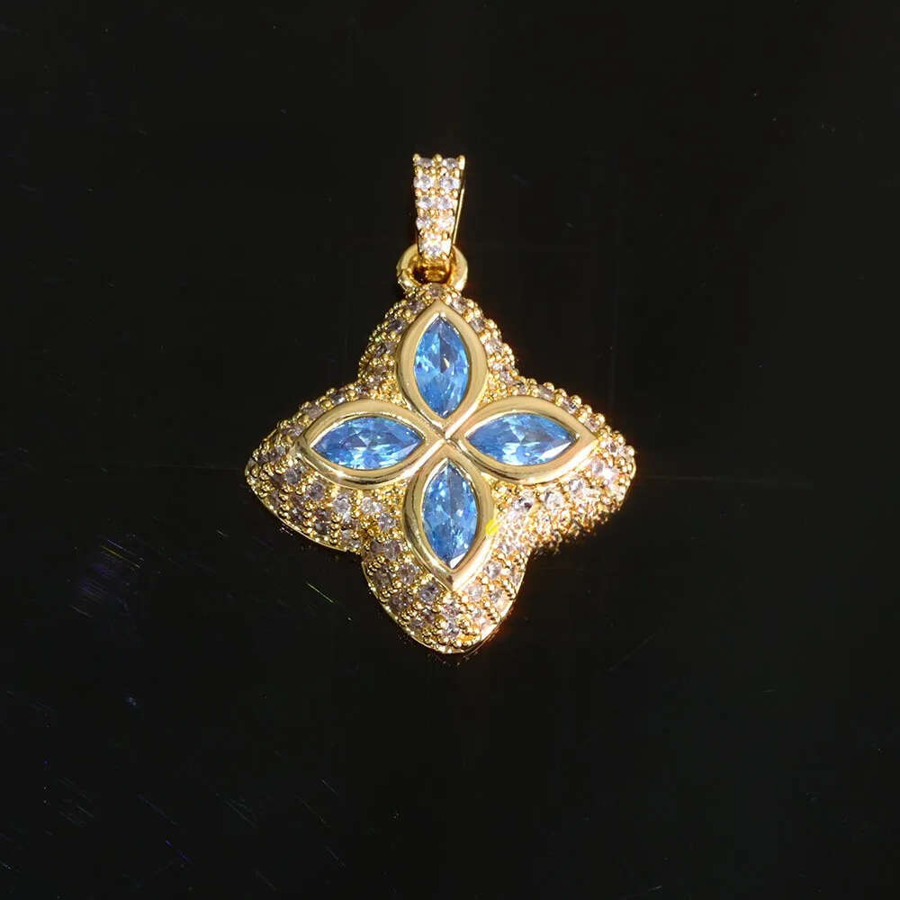 Custom-made full dia pendant necklace for men, featuring colorful four-leaf clover, with a simple and personalized design