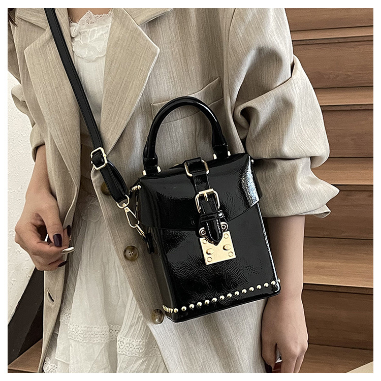 Autumn and Winter New Women's Handbag Fashion Trend Versatile Style Luxury Bag Solid Color Lacquer Leather Design Small Square Bag Designer Bag