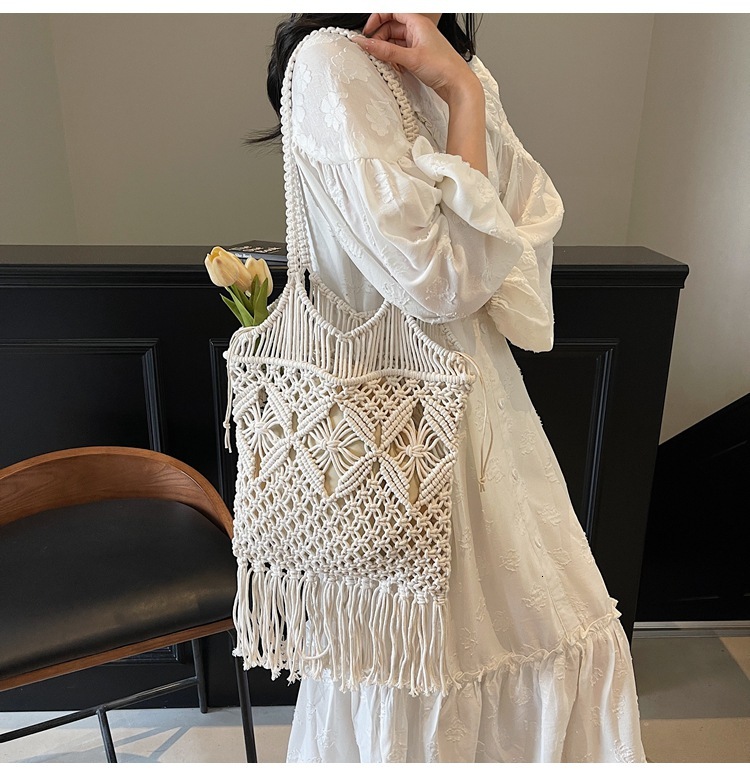 Women's woven casual tassel bag, large capacity, autumn and winter new design, hollow out luxury bag, niche fashion style designer bag