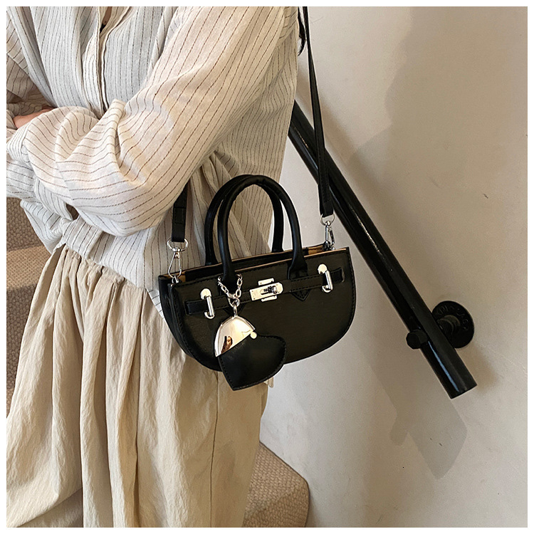 Ladies' fashionable solid color handbag autumn and winter new love pendant trendy luxury bag versatile niche style designer bag