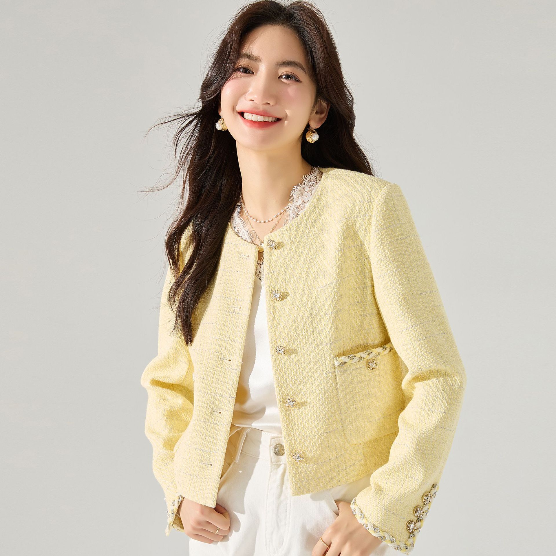 2025 Autumn Golden Wind Yellow Commuting Silver Line Round Neck Designer Jacket Short Fashion Slim Women's Coarse Hair Coat Autumn/Winter design 