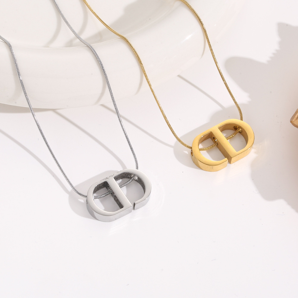 Titanium Steel Simple CD Letter Necklace for Women, Unique Hip-Hop Niche Design, Non-Fading Clavicle Chain Jewelry