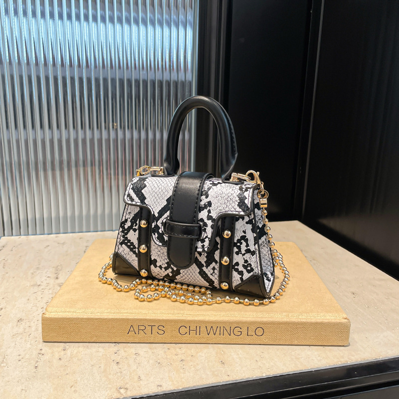 European and American style fashion new women's mini handbag autumn and winter trend retro chain luxury bag snake skin pattern designer bag