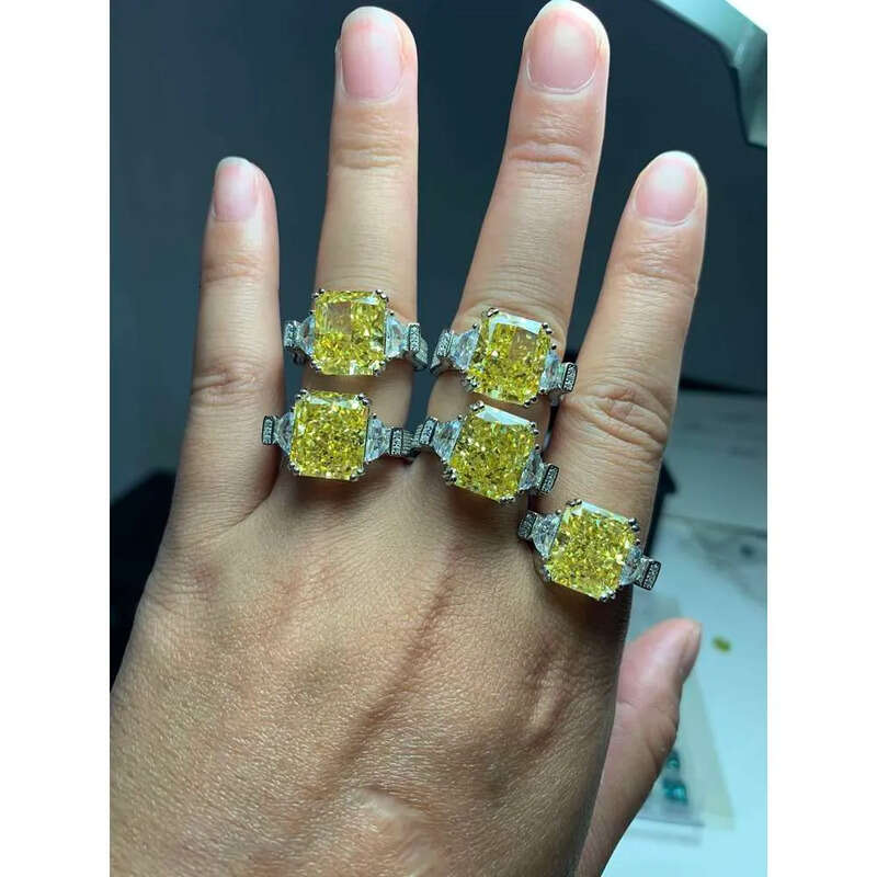 DHCollections Stylish Metal Finger Ring for Her Size 5-9 Jewellery Gift