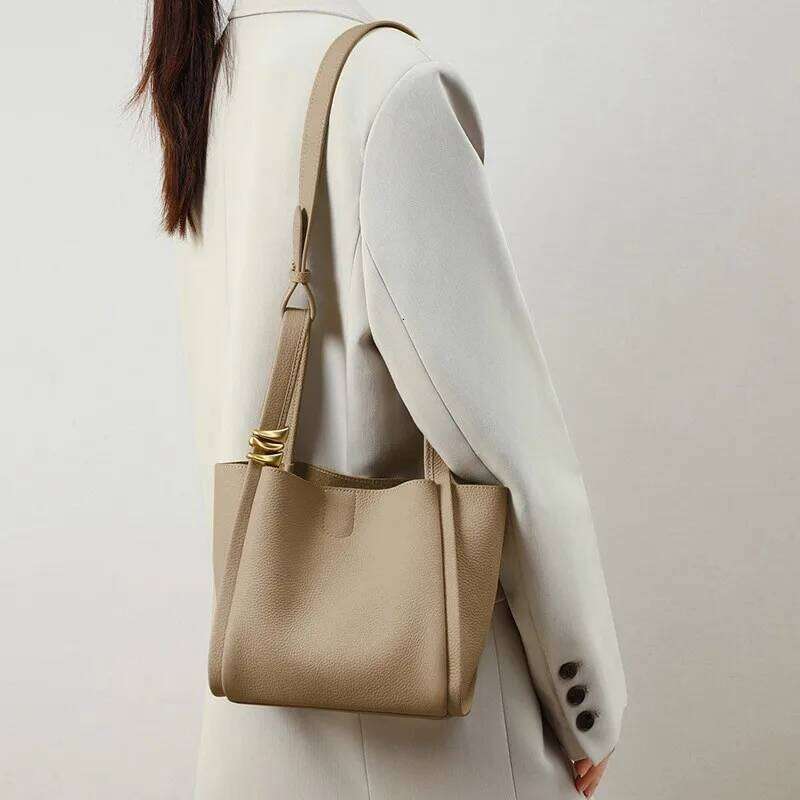 Women's Crossbody Bags: This Year's Trendy Bucket Bags, Leather Handbags, And Soft-Sided Tote Baskets With Ample Capacity