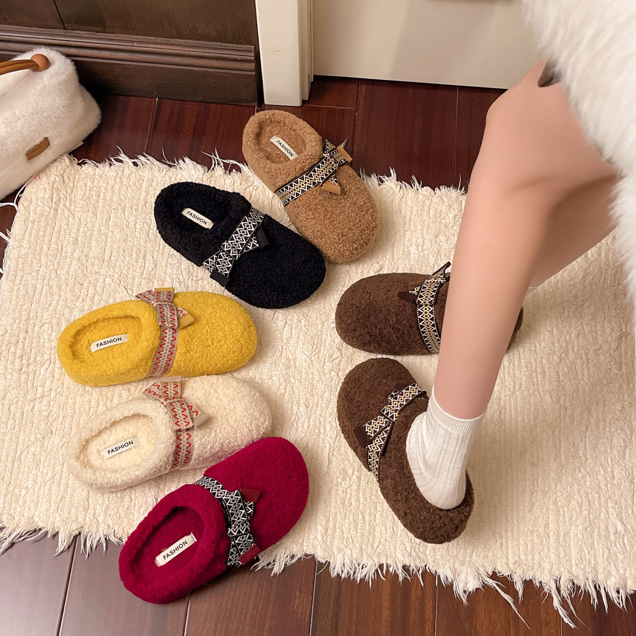 Designer shoes hot free shipping 2025 Autumn Winter New Ethnic Style Leisure Fashion with Velvet Warm Thick Bottom Snow Boots for woman black white co