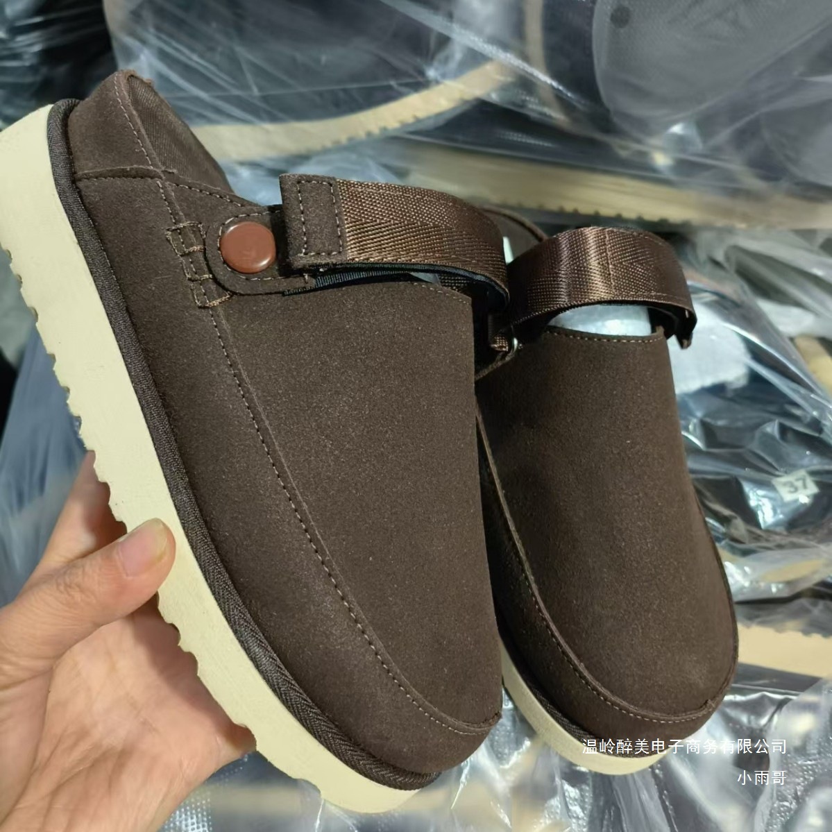 Free Shipping designer Slippers for womens snow slippers black beige brown New fashionable and versatile round toe thick sole with plush low top cotto