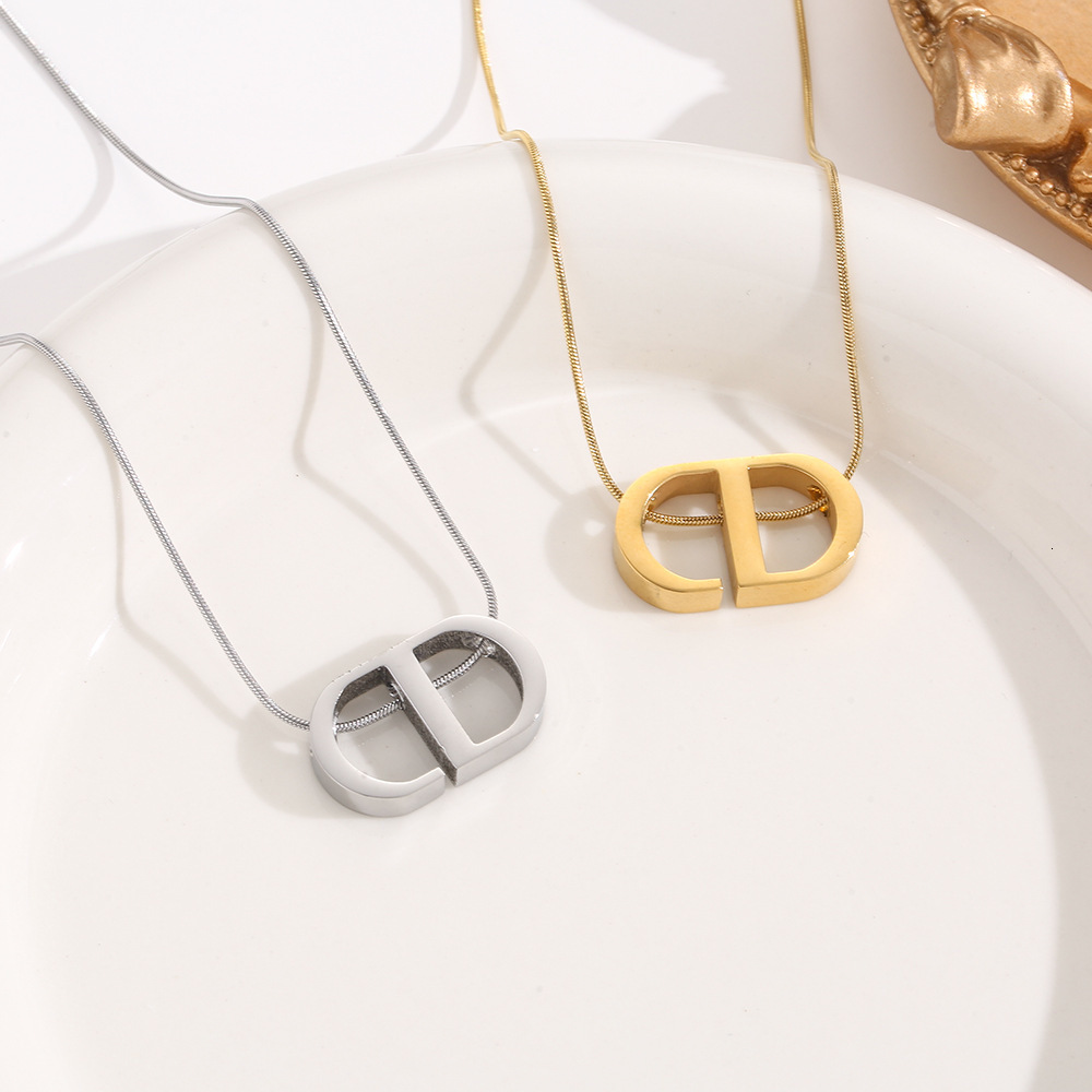 Titanium Steel Simple CD Letter Necklace for Women, Unique Hip-Hop Niche Design, Non-Fading Clavicle Chain Jewelry