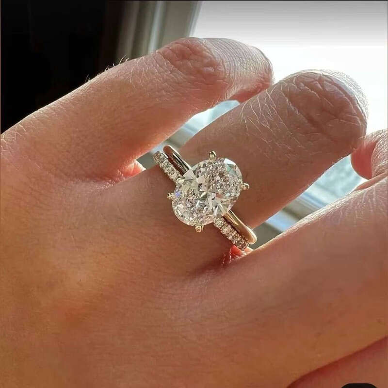 Oval Cut 2.00ct D-VVS1 Silicon Stone Interlocking Split Shank Diamond Ring