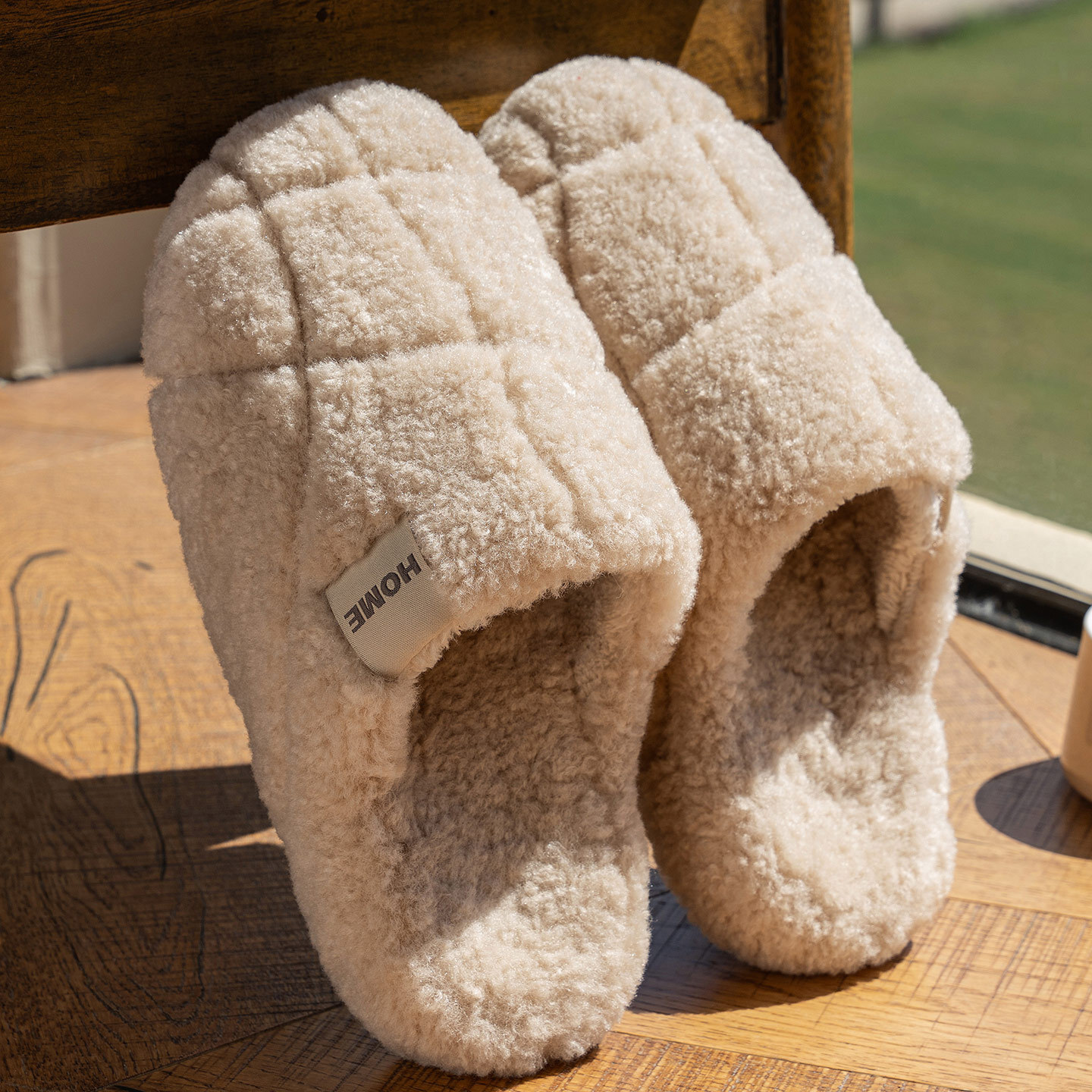 High-Quality Women Winter 2025 New Indoor Warm Plush Comfortable Thick-Soled Cotton Slippers for Home Use ddmymarket