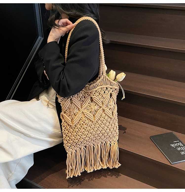 Women's woven casual tassel bag, large capacity, autumn and winter new design, hollow out luxury bag, niche fashion style designer bag