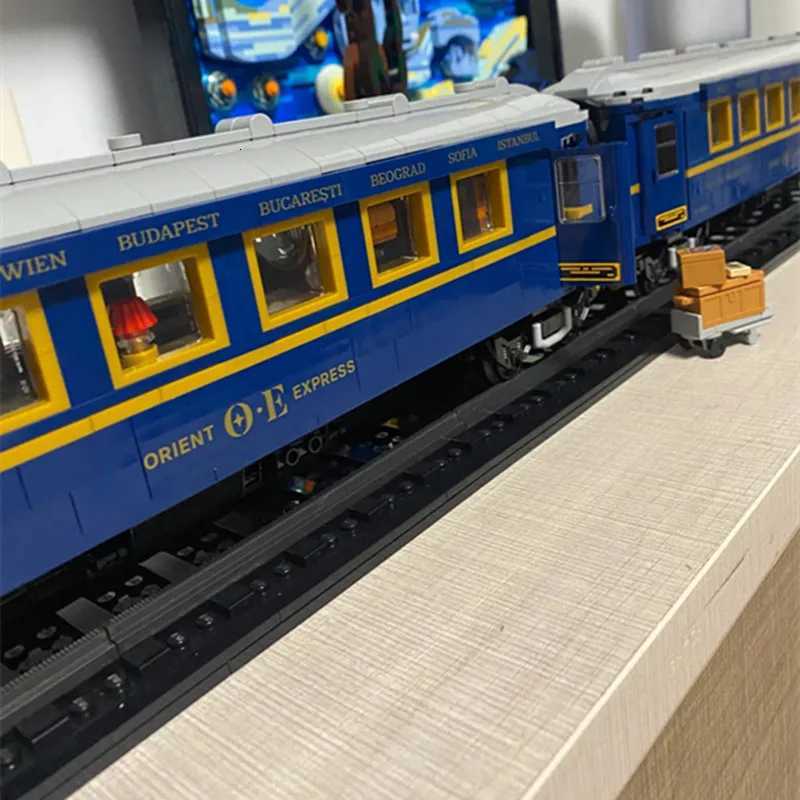 Luxury Travel Train Moc 21344 Compass Train Building Blocks Model Bricks Toy Childrens Christmas Gift In Stock L250930