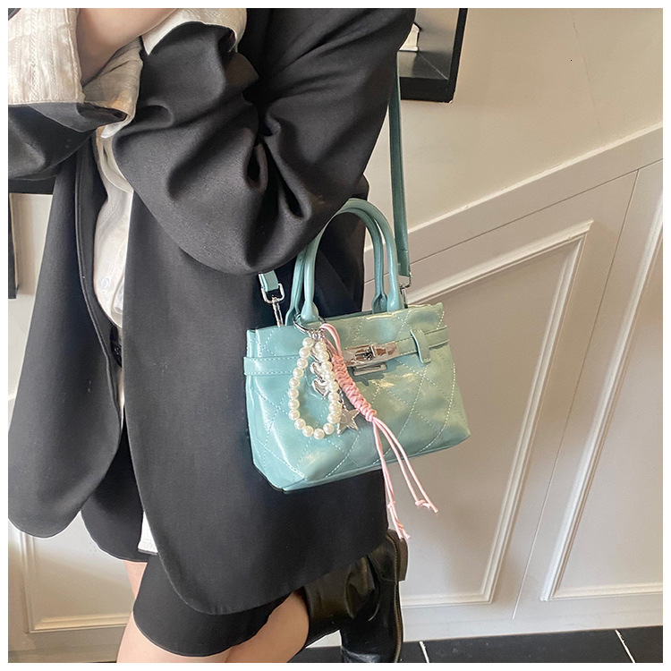2025 Autumn/Winter New French Retro Luxury Bag Fashion Bucket Bag Pearl Chain Design Texture Versatile Handbag Designer Bag