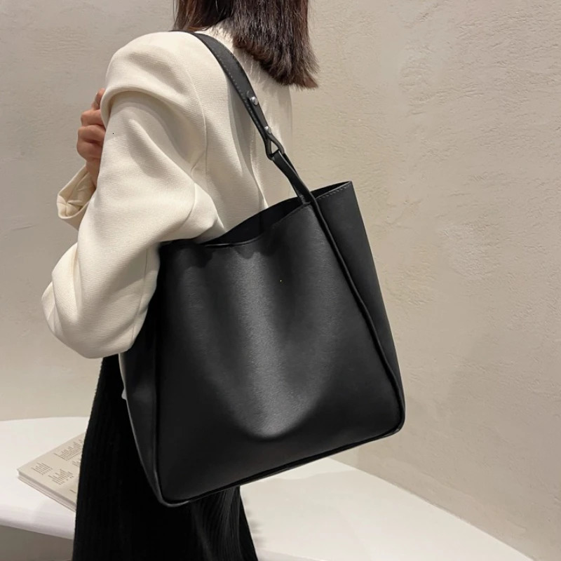 Simple Women Bucket Shoulder Bags Solid Color Handbags Retro Large Capacity Tote Bags Large Capacity Pu Leather Bags 2025 250929