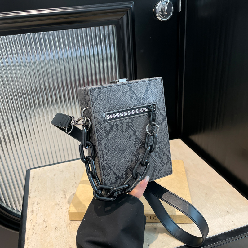 2025 new boxed chain three-dimensional women's bag autumn and winter elegant retro texture design luxury bag niche design trendy designer bag