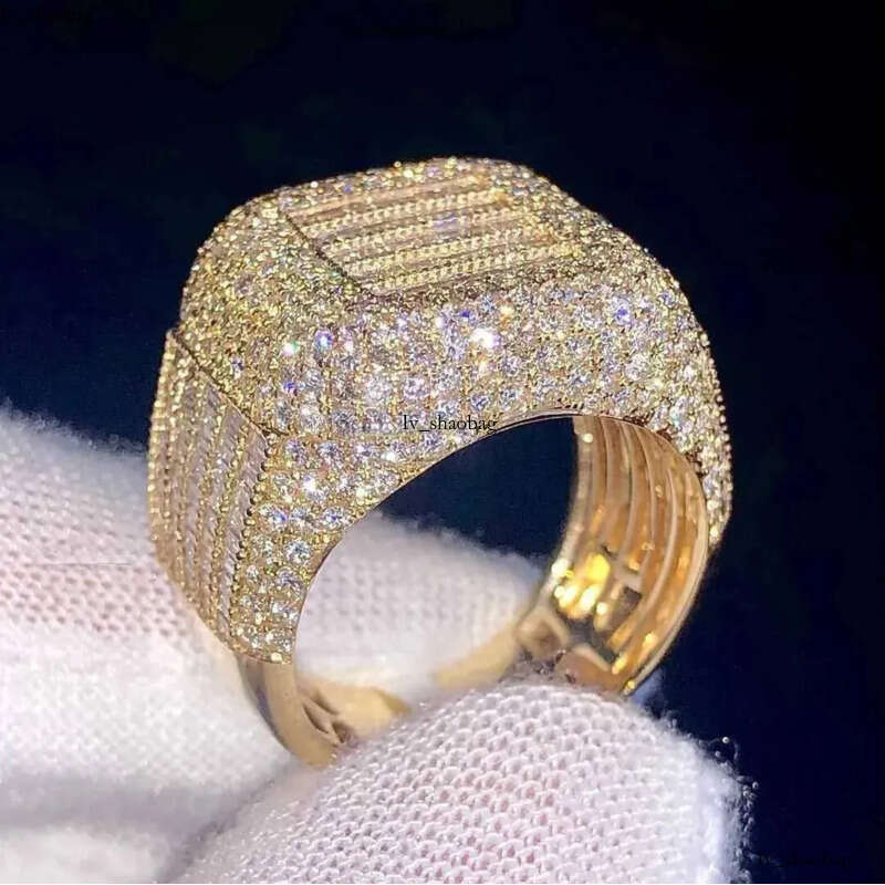 Gems Mens Iced Out Baguette Dia Engagement Sier VVS Moissanite Champion Custom Hip Hop Ring 825 aaa