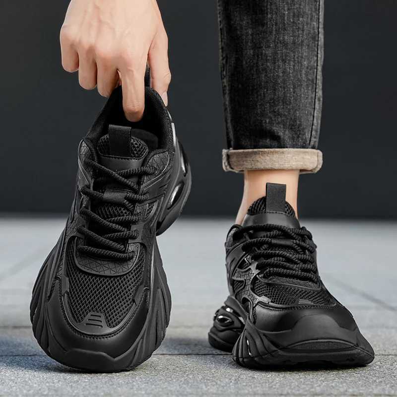 Mens light breathable casual sports shoes four seasons new soft sole antislip fashion outdoor running shoes students sneakers Z250930