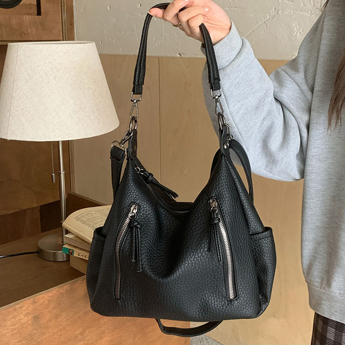 New Women's Retro Soft Leather Handbag Luxury Bag Work Commuter Shoulder Bag High end Designer Bag Wallet Shoulder Bag