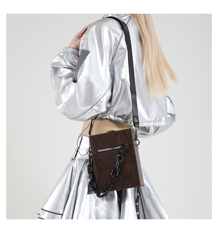 2025 new boxed chain three-dimensional women's bag autumn and winter elegant retro texture design luxury bag niche design trendy designer bag