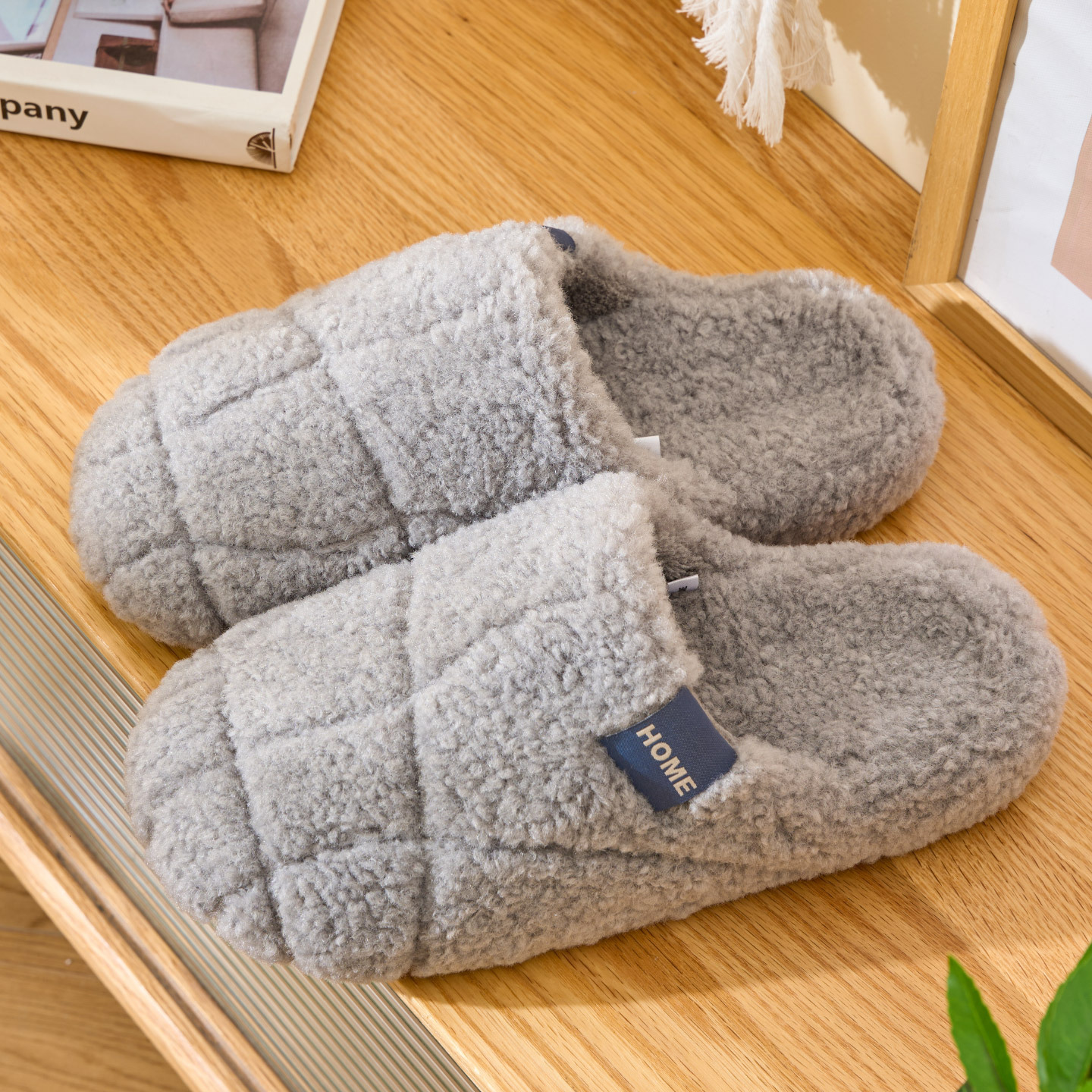 High-Quality Women Winter 2025 New Indoor Warm Plush Comfortable Thick-Soled Cotton Slippers for Home Use ddmymarket