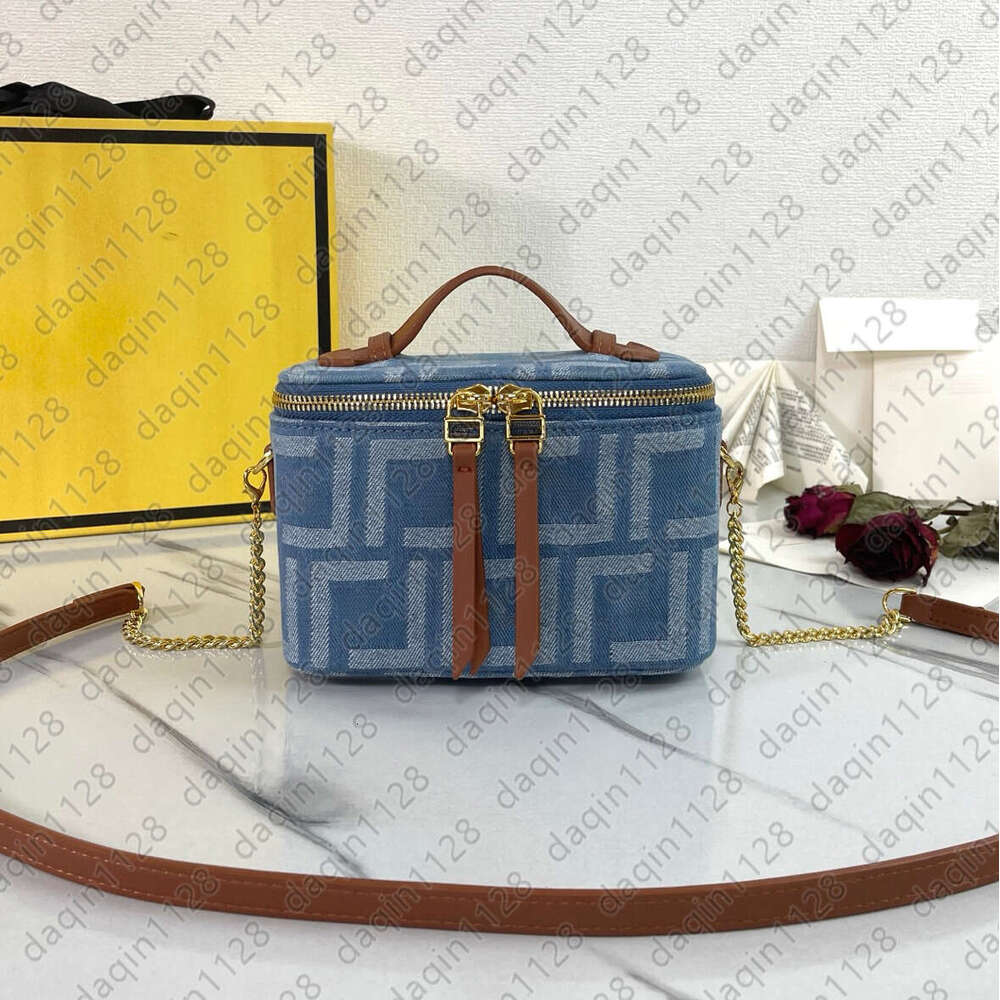 Denim Vanity Bag Designer Handbag Luxury Cosmetic Bags Makeup Bag Letters Womens Travel Bag Tote Bag Toiletry Bag Zipper Lipstick Case Powder Box Shoulder Bag