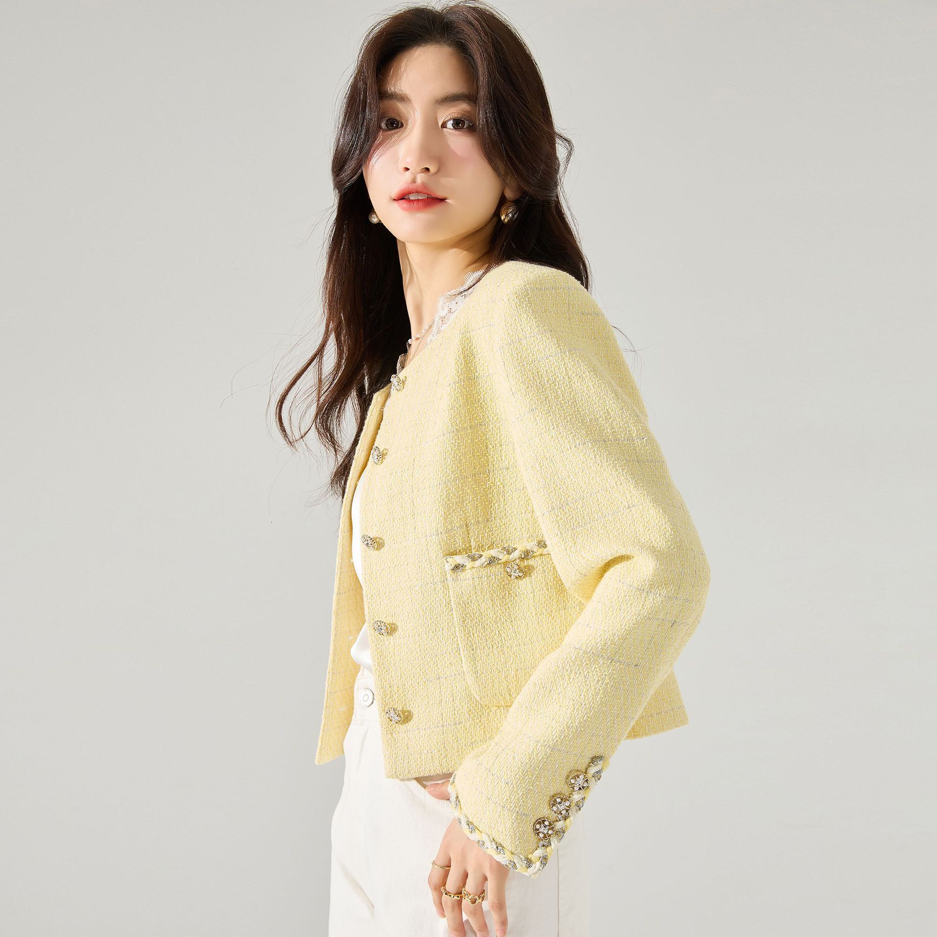 2025 Autumn Golden Wind Yellow Commuting Silver Line Round Neck Designer Jacket Short Fashion Slim Women's Coarse Hair Coat Autumn/Winter design 