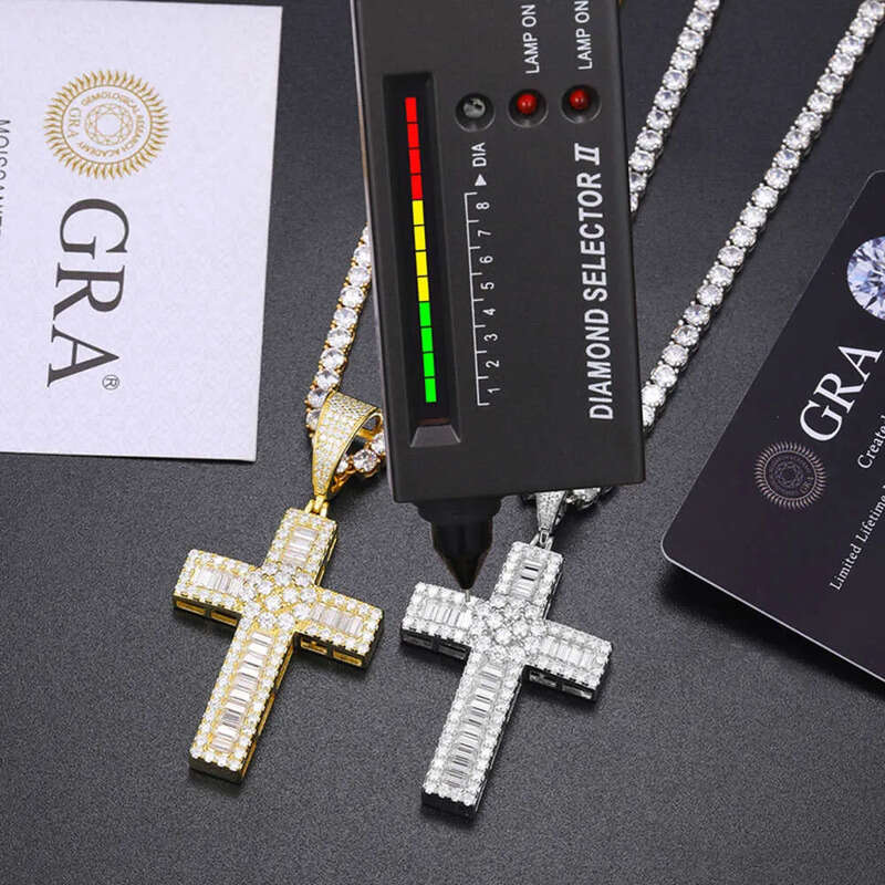 New Design Hip Hop Jewelry Sterling Sier VVS Baguette Moissanite Dia Cross Pendant for Mens Women