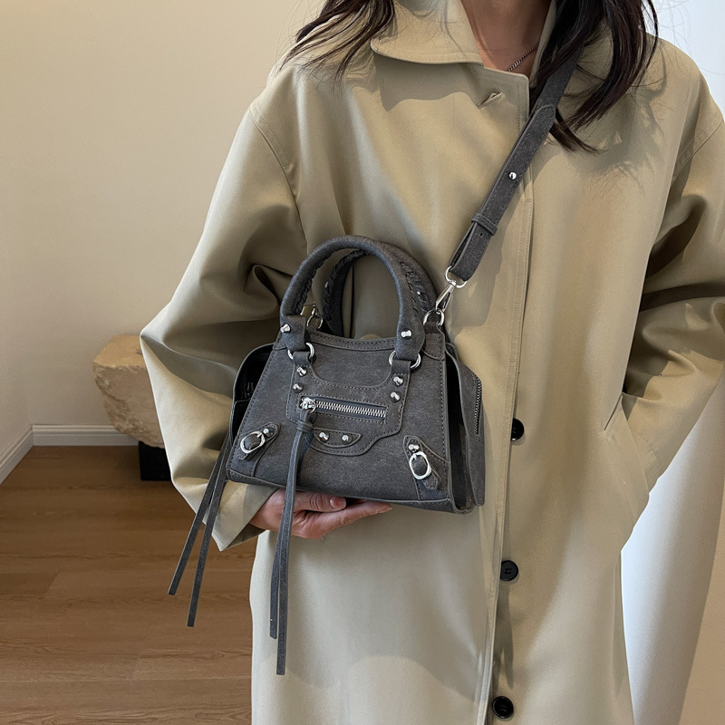 Hong Kong style retro style handbag autumn and winter new item women's spicy girl personality rivet luxury bag trendy designer bag