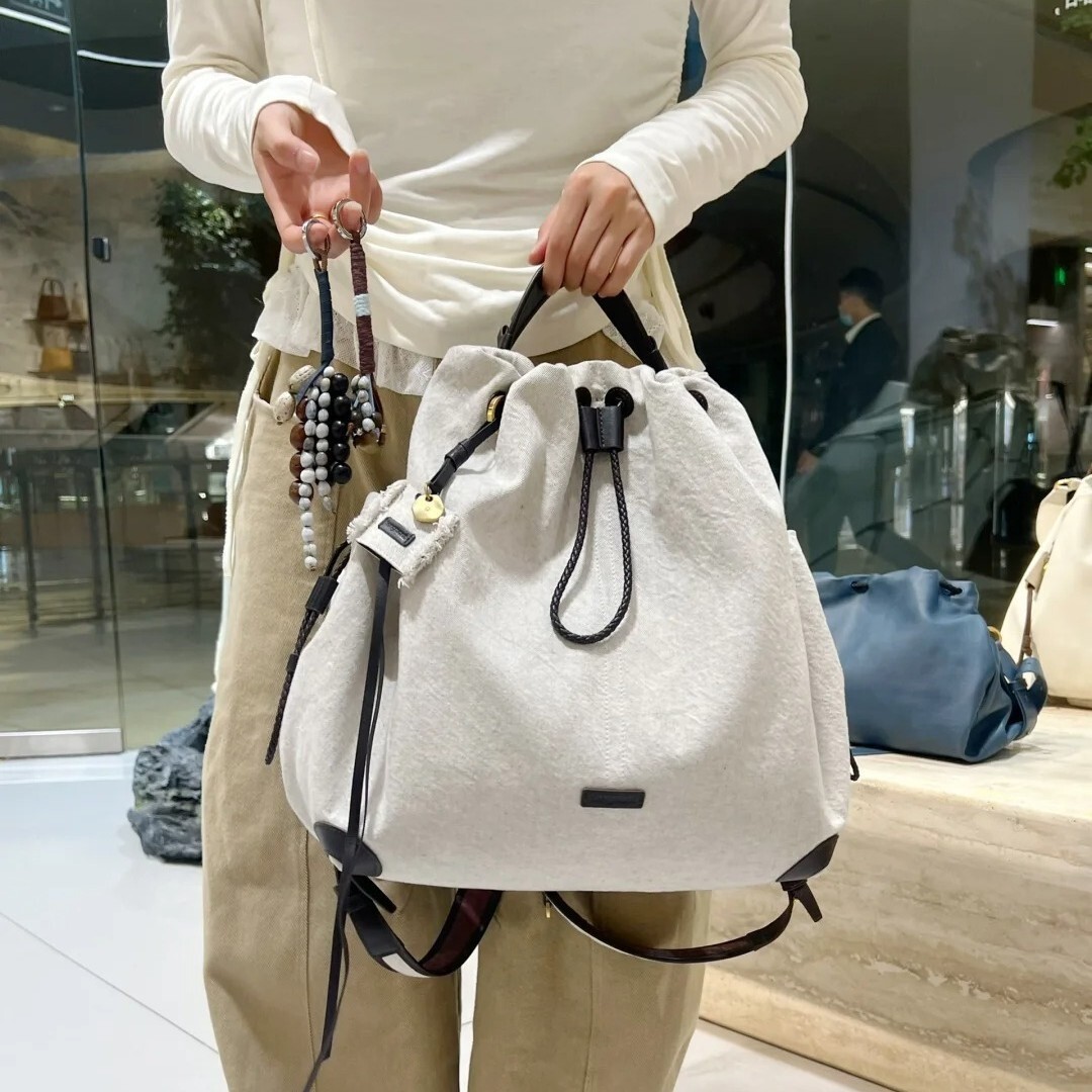 Designer women's backpack 2025 new multifunctional leisure niche commuting computer bag
