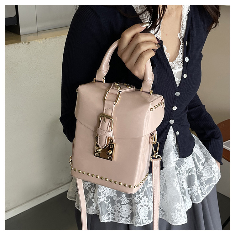 Autumn and Winter New Women's Handbag Fashion Trend Versatile Style Luxury Bag Solid Color Lacquer Leather Design Small Square Bag Designer Bag