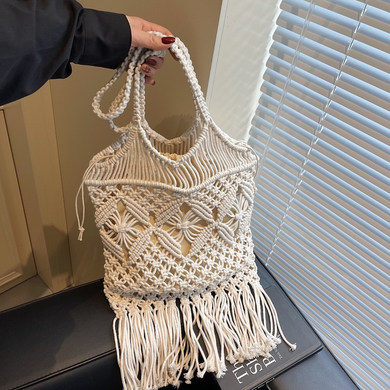 Women's woven casual tassel bag, large capacity, autumn and winter new design, hollow out luxury bag, niche fashion style designer bag