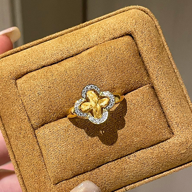 New Chinese Style Ancient Brushed Vine Four-Leaf Flower Gold Full Diamond Sparkling Ring for Women