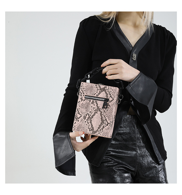 2025 new boxed chain three-dimensional women's bag autumn and winter elegant retro texture design luxury bag niche design trendy designer bag