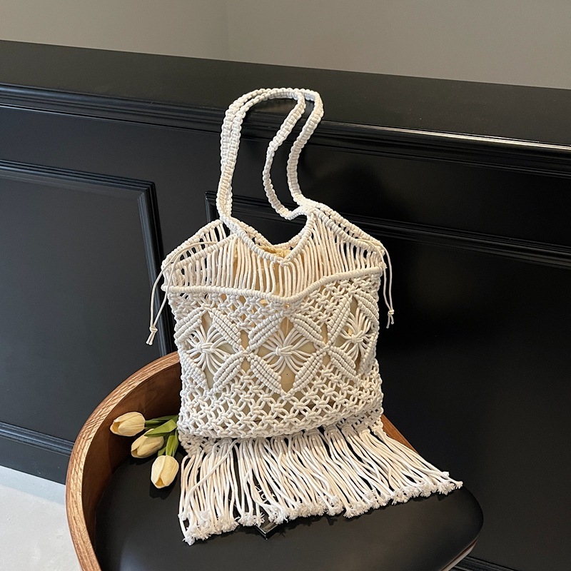 Women's woven casual tassel bag, large capacity, autumn and winter new design, hollow out luxury bag, niche fashion style designer bag