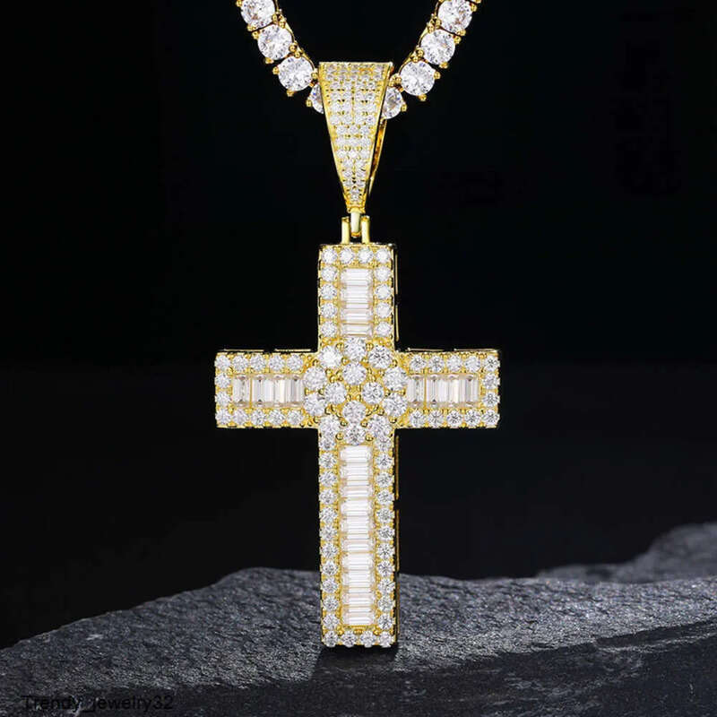 New Design Hip Hop Jewelry Sterling Sier VVS Baguette Moissanite Dia Cross Pendant for Mens Women