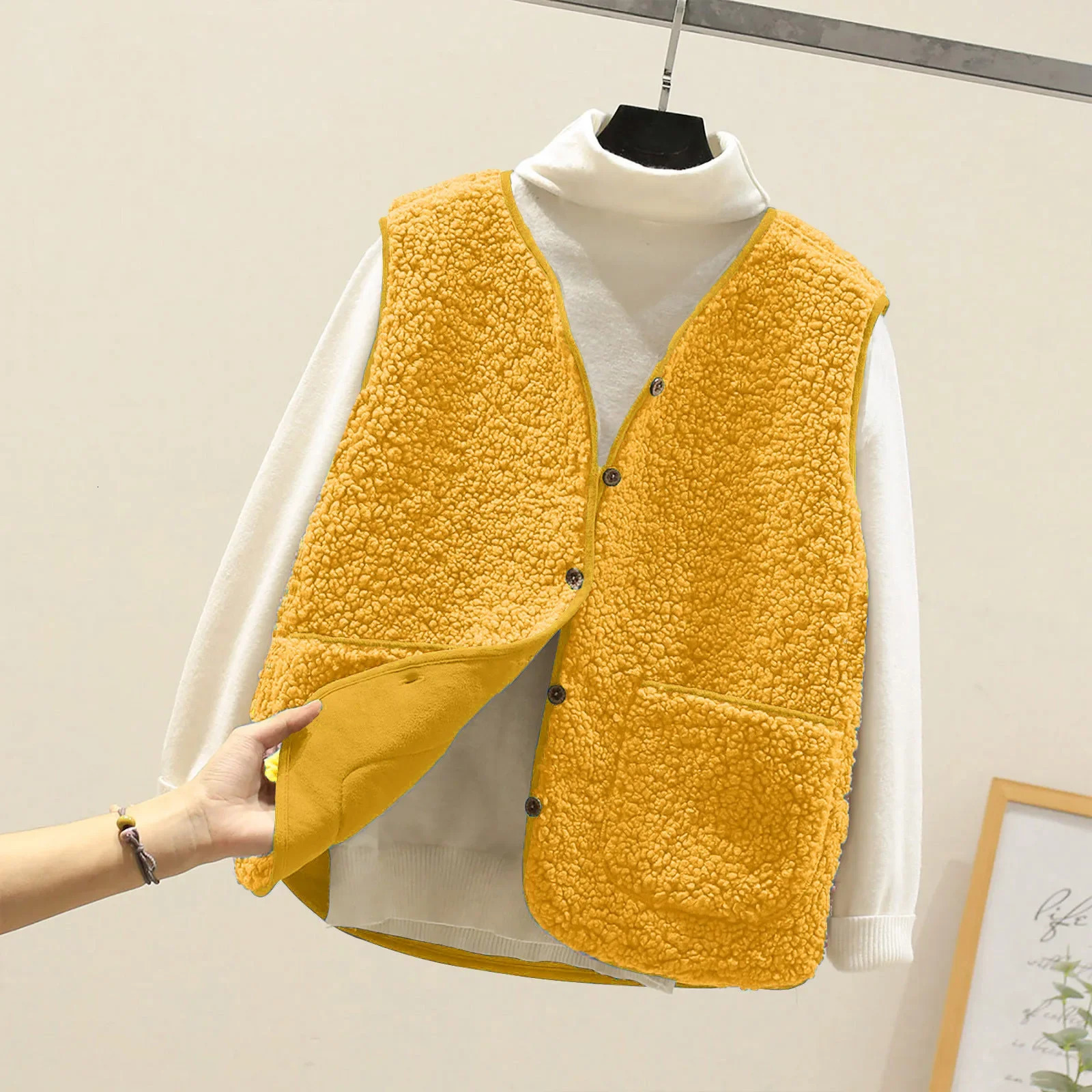Lamb Fur Vest Womens Short Loose Fit AllMatch Korean Style Integrated Leather And Jacket Shoulder Coat for Winter 250930