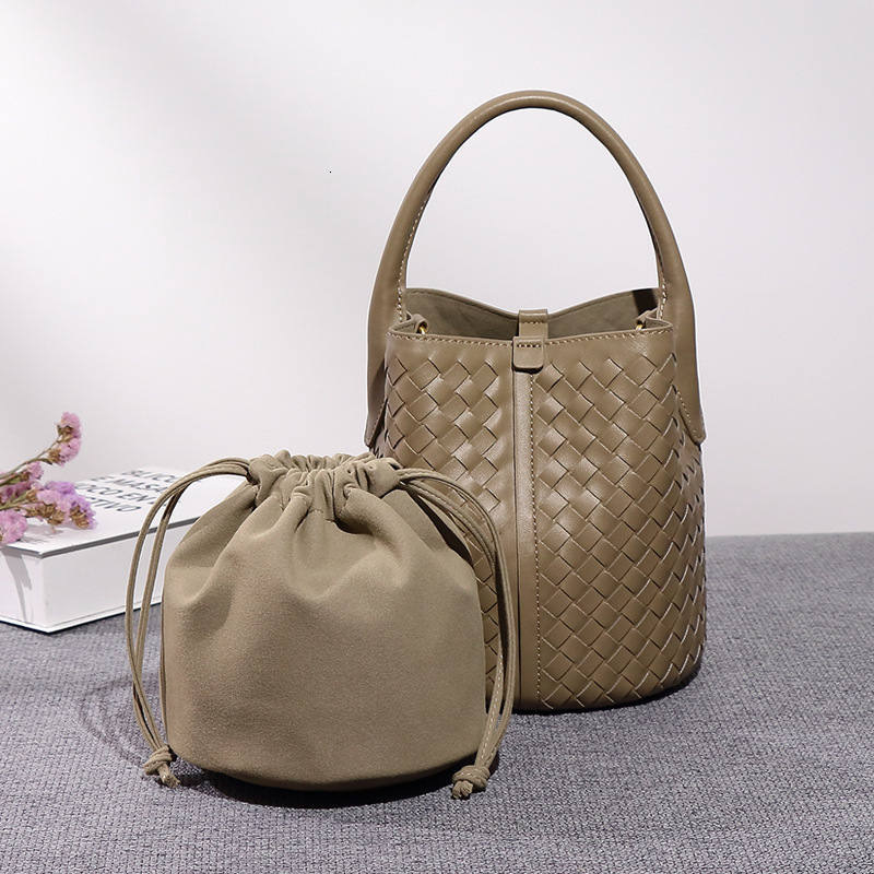 New Handwoven Handheld Bucket Casual Versatile Mother-Daughter Simple Light Luxury Single Shoulder Crossbody Bag