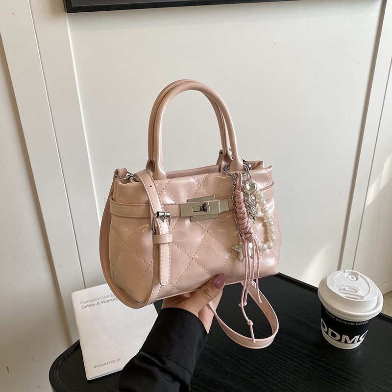 2025 Autumn/Winter New French Retro Luxury Bag Fashion Bucket Bag Pearl Chain Design Texture Versatile Handbag Designer Bag