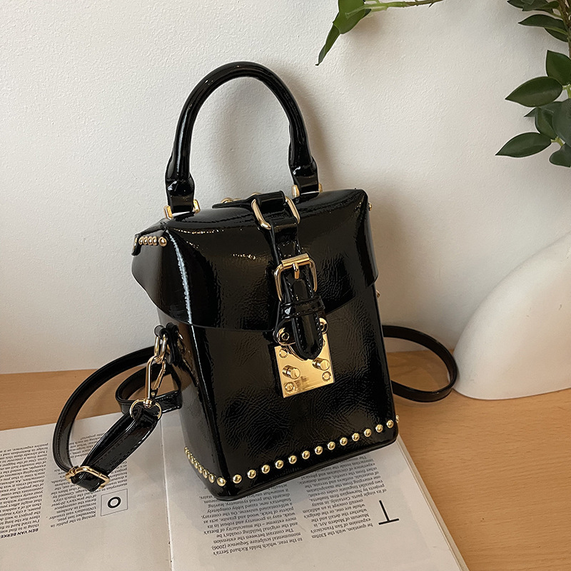 Autumn and Winter New Women's Handbag Fashion Trend Versatile Style Luxury Bag Solid Color Lacquer Leather Design Small Square Bag Designer Bag