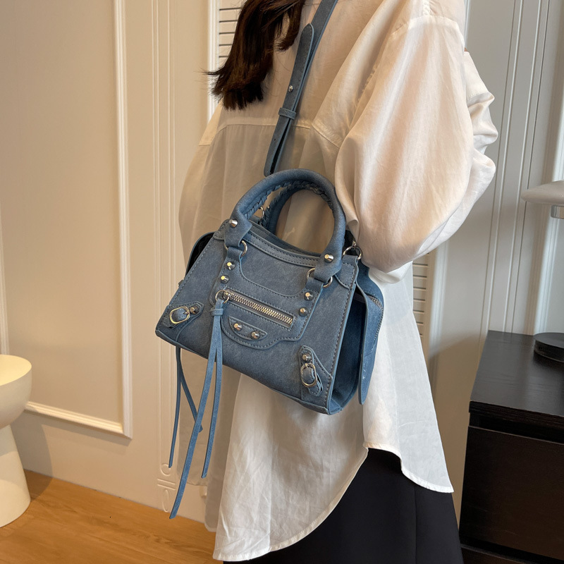 Hong Kong style retro style handbag autumn and winter new item women's spicy girl personality rivet luxury bag trendy designer bag