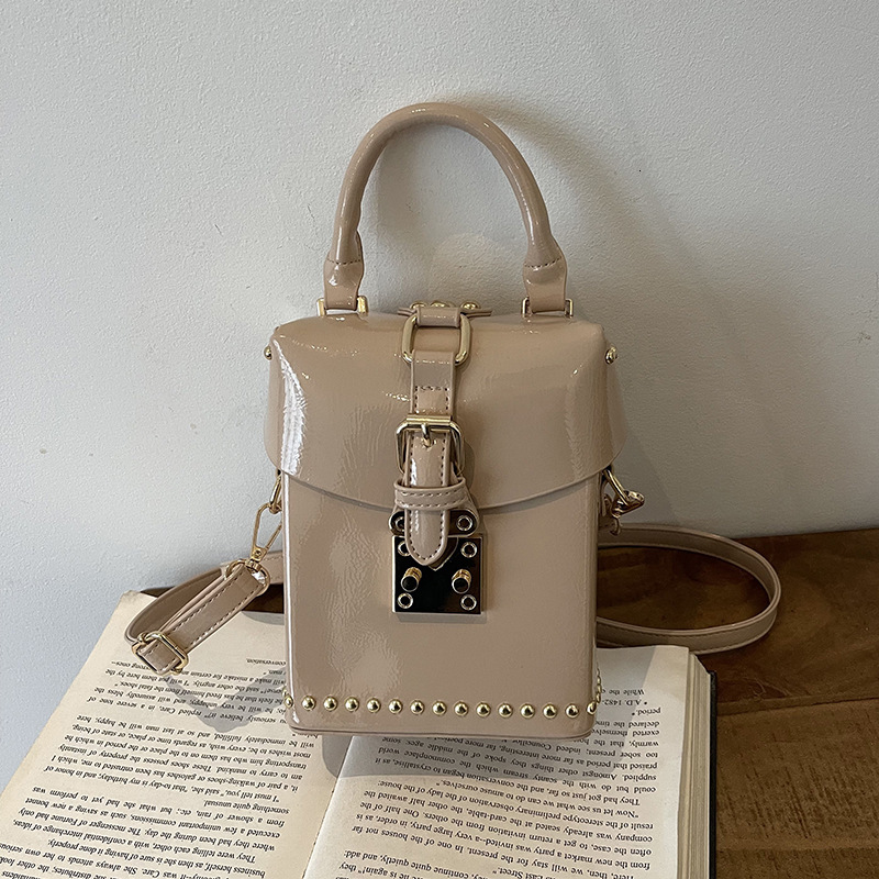 Autumn and Winter New Women's Handbag Fashion Trend Versatile Style Luxury Bag Solid Color Lacquer Leather Design Small Square Bag Designer Bag