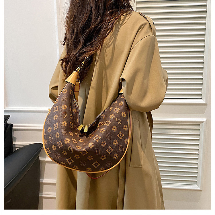 Free shipping Designer Patterned Hobo Bag with Chain Detail & Adjustable Strap Fashion Stylish Versatile Trendy Women's Handbag