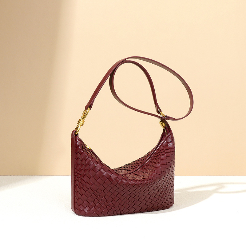 New Handmade Woven Dumpling Soft Leather for Women Hobo Shoulder Underarm Handheld Lunch Box Bag